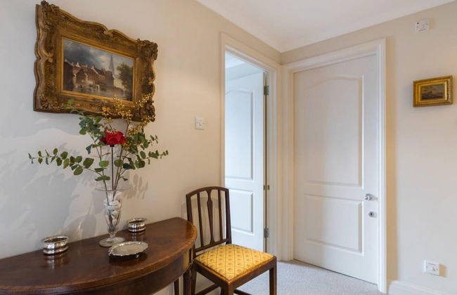 Bright Traditional 1bed Battersea Riverside Apt - Photo 10