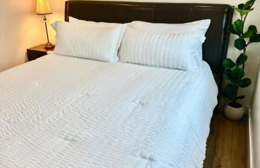 2 Masters, Newly renovated with new furnishings - 4BR 3BA - Photo 16