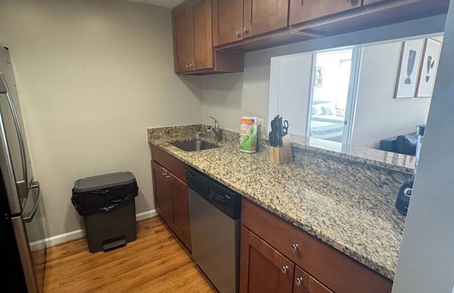 Prime Location for Business Stay - Photo 4