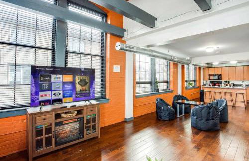 Centric Modern Loft w/ King Beds & Smart GameTable - Foto 1