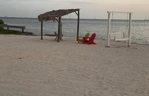 Amazing Waterfront Views Resort, Enjoy Heated Pool & Sunset! - Photo 10