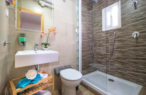 Attic, Walk to Park Güell, Sagrada Familia, Metro nearby - Foto 18