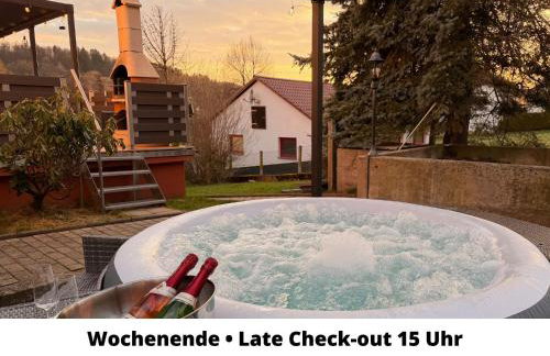 Großes Ferienhaus für 12 -17 Personen mit Whirlpool - Spielzimmer und Garten - Photo 1