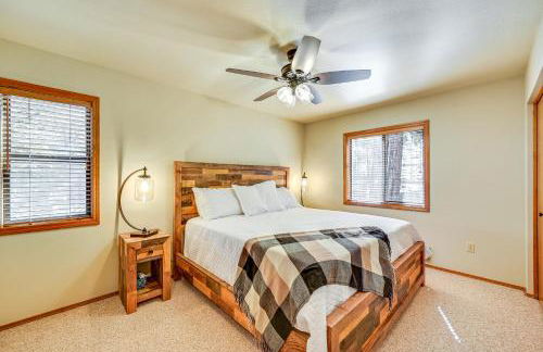 Furnished Deck and Forest Views Pine Retreat! - Foto 13