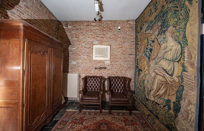 Unique Apartment In Historic Mansion - Photo 24