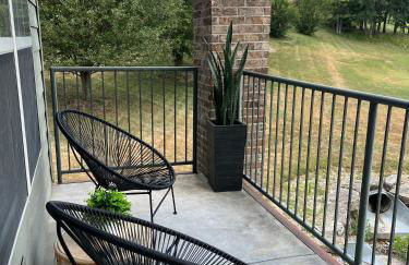 Couples Condo Retreat Overlooking Golf Course - Foto 21