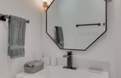 Texas Designer Home with Private Hot Tub and Pool - Foto 25