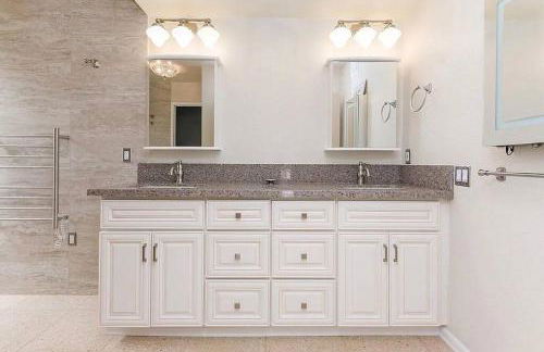 Majestic 5BR Villa with Guesthouse, Pool & Spa - Foto 13