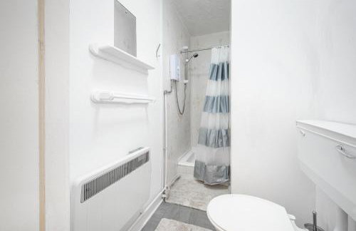 2 Bed Chalet - Sleeps 4 - River and Mountain Views - Foto 15