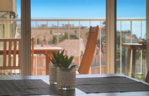 FRGK Fauvettes 1BDR Terrace, Parking, AC & Ultra-Fast Wi-Fi - Photo 24