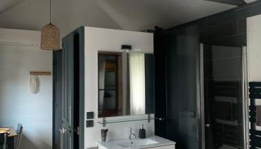 Petit chalet, spa, climatisation parking moto garage vélo Les chambres de Pauline - Foto 3