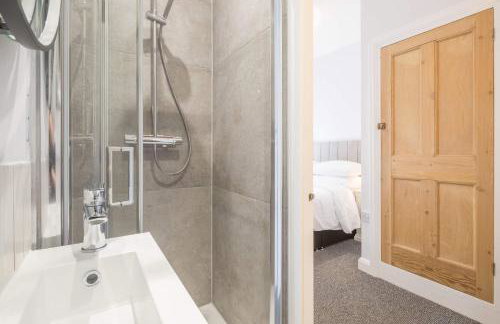 Modern 4-Bedroom Detached Home in Central Cambridge with Parking - Foto 19