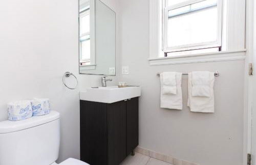 A Stylish Stay w/ a Queen Bed, Heated Floors.. #26 - Foto 5