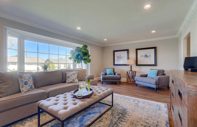 Gorgeous Upgraded 5 Bedroom & 3 Bath Home with pool - Photo 1