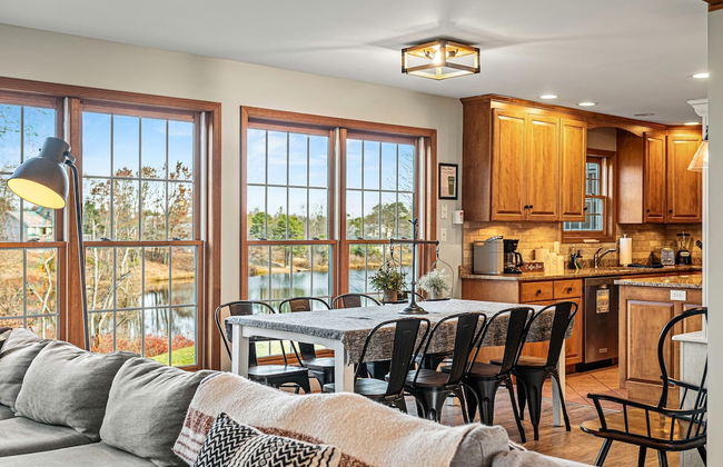 Laker s Pointe by Avantstay Lakefront Private Peninsula Hot Tub Game Room - Photo 12