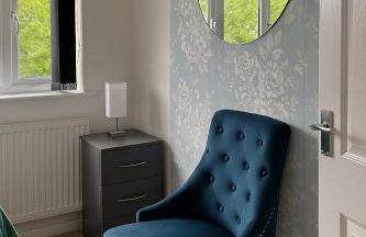 Elegant & Cozy 3 Bed End Terraced Stay - Photo 2