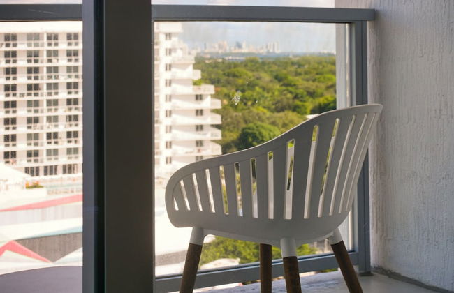 Modern Condo in Design District - Photo 46