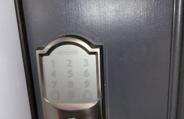 Large 3 bedroom Downtown Parking - Photo 14