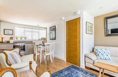 Charming Cottage with Garden - Pass the Keys - Foto 6