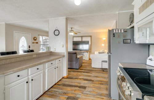 Lake Conroe Bliss Waterfront Home with Boat Ramp - Foto 11