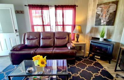 Perfect Combo of Charm & Comfort- 2Bedroom Home - Foto 3