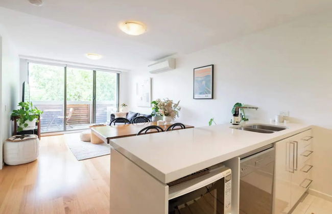 Charming 1BR in Fitzroy w/ Parking, Pool, + Gym! - Foto 5