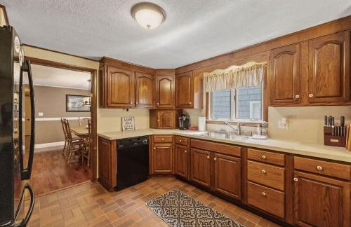 Lake Escape Family & Pet Friendly with Dock Access - Photo 42