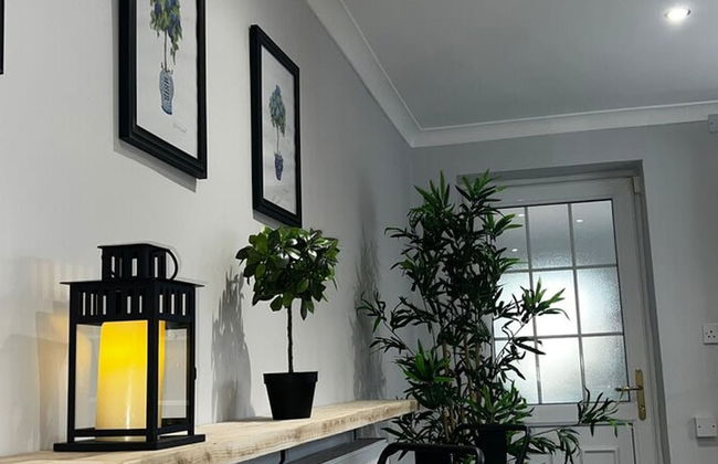 The Cheshire Gathering - Hot Tub 8 Bedroom - Photo 10