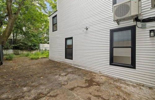 Luxury Brand New 3BED Gem 20 Minutes to NYC - Photo 35