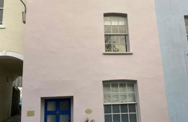 Little Monmouth 4 bedroom cottage, Old town Lyme Regis, dog friendly and parking - Photo 2