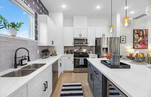 Downtown Oasis Rooftop with Skyline View - Foto 15