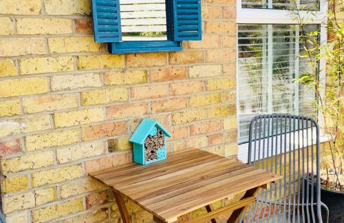 May Cottage - Heart of Vibrant Village & 10 mins Walk to Beach - Photo 27