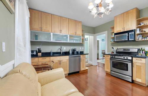 Bright & Spacious 3BR, Mins from Downtown, Easy to Gillette, Parking - Foto 26