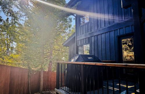 Haven at Cedar Haus Luxury 1BR Escape w Hot Tub EV Charger Gourmet Kitchen Fully Fenced Yard Dogs OK - Foto 42