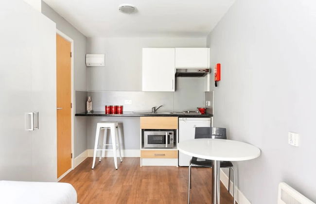 Student Only Tramways - Photo 11