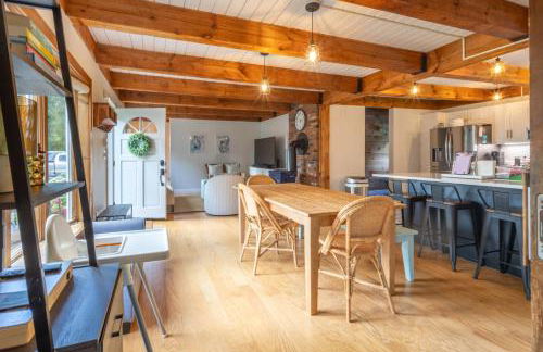 Pool and Screened Deck! Home 2 Mi to Mashpee Commons - Foto 7