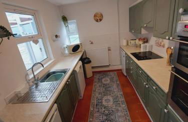 Synod Farm Cottage, 5 Person Hot Tub, Pets Welcome - Photo 9