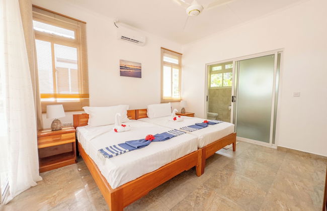 Macmillan's Holiday Villas - Foto 5