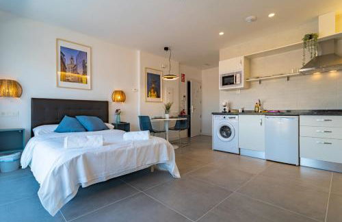 Edificio Santiago by Plaza Mayor Apartamentos - Photo 57