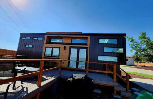 Designer Modern Tiny Home w All of The Amenities - Foto 19