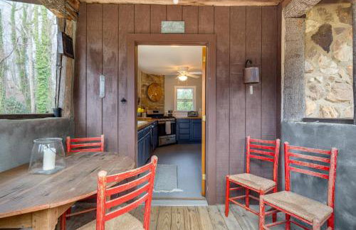 Peaceful Hendersonville Cabin - Hot Tub & Fire Pit - Foto 29