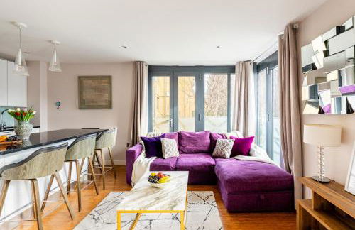 King beds apartment with en-suite, private balcony and elevator by iconic Portobello Market - Foto 39