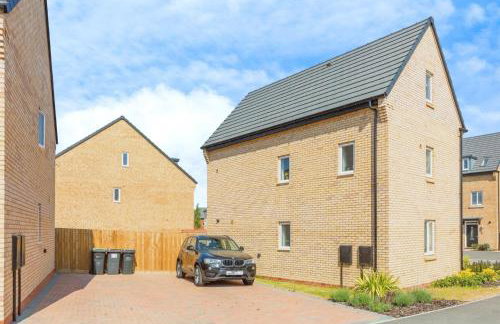 4 Bed Room Service Accommodation - 2 Parkings - Fibre Wi-Fi - Workstation - Foto 3