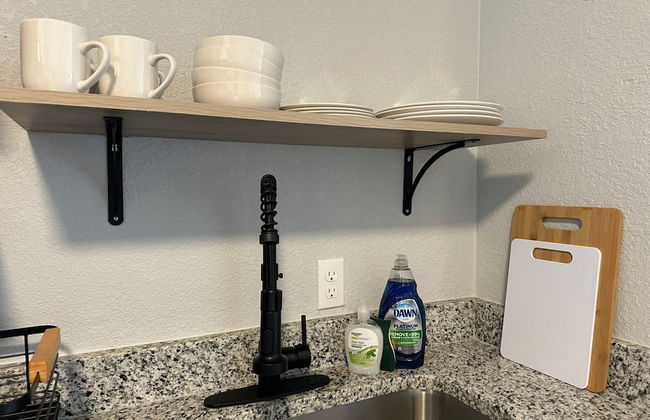 Vintage Vibes Modern Comfort 2BR for 6 Guests - Photo 17