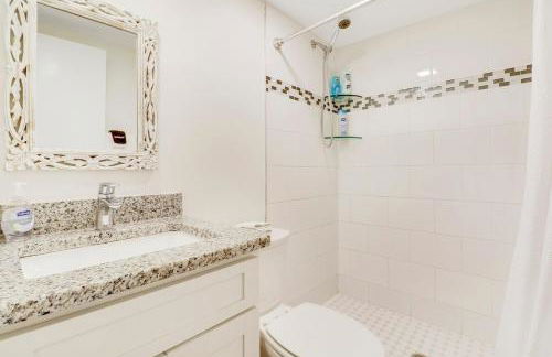 Sailfish Suites 5 - Waterfront Lodging - Photo 16