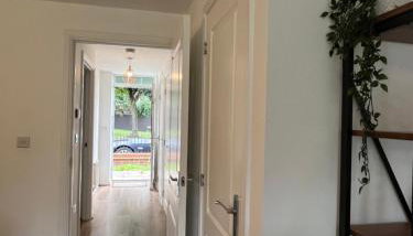 Cozy 3 Bed - Prime Location - Foto 3