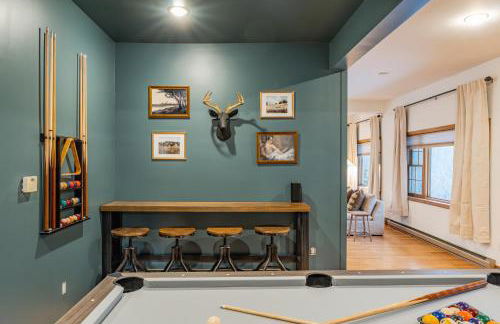 8BR Luxury Maplewood Manor, Hot Tub & Fire Pit - Foto 7