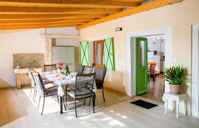 Adorable Holiday Home With Pool and Terrace - Foto 36