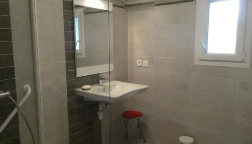 Maison rénovée en pleine campagne avec terrain, terrasse et équipements familiaux - FR-1-426-157 - Foto 5