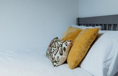 Heron's Perch- A pond-side retreat with cinema room - Photo 46